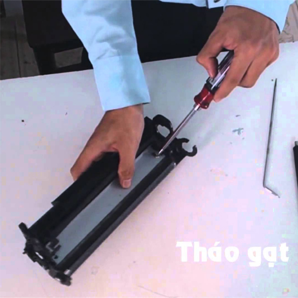 THAY MỰC MÁY IN CANON - THAO TÁC THÁO GẠT LỚN Liên Hệ: (028) 3.5164578 - 3.5164579