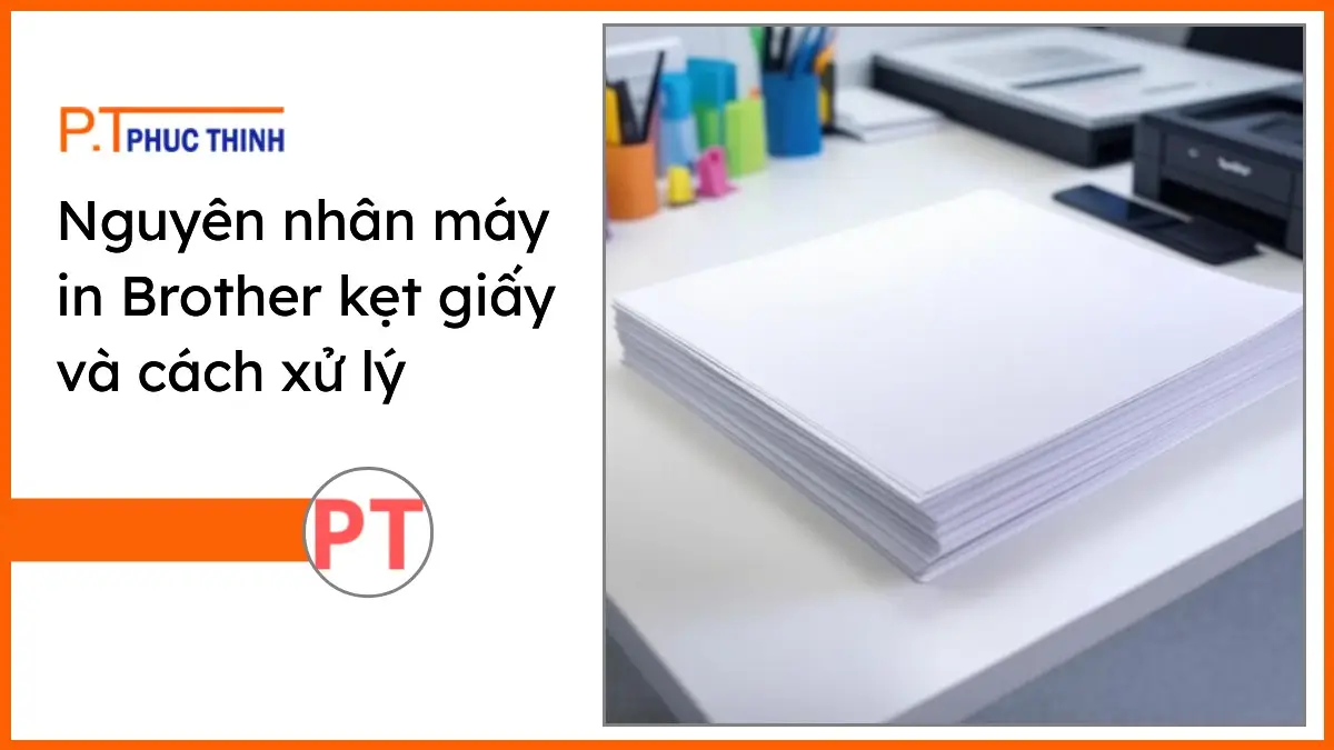 Chồng giấy in A4 và bộ văn phòng phẩm PT Phúc Thịnh trên bàn làm việc gọn gàng liên quan nguyên nhân máy in Brother kẹt giấy và cách xử lý dứt điểm.